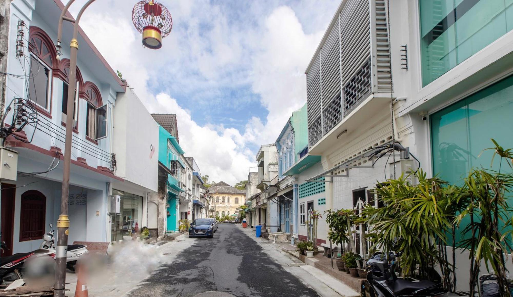 The Elements Boutique House Hotel Phuket Exterior photo